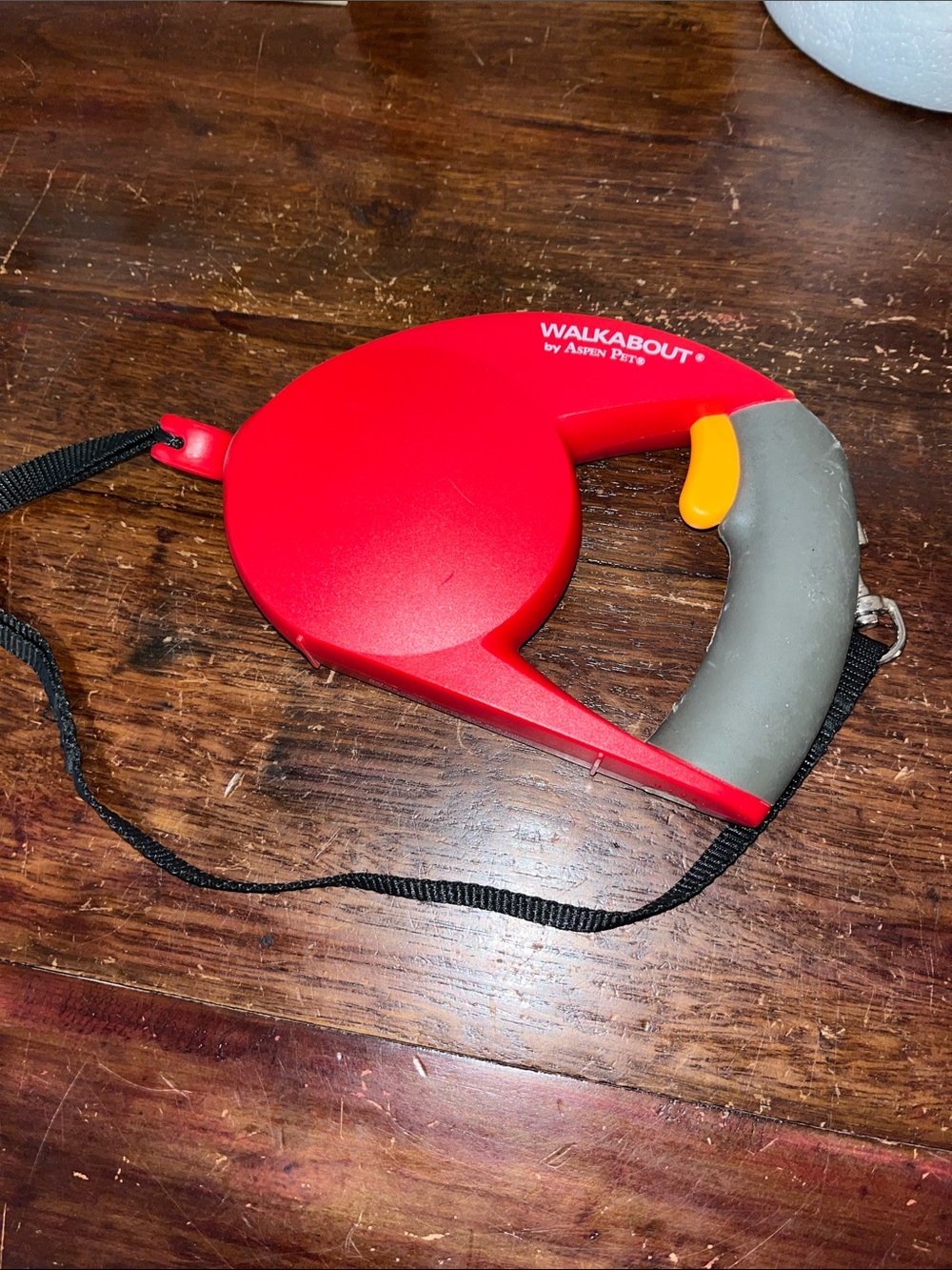 Walkabout Retractable Leash by Aspen Pets / sanitized
